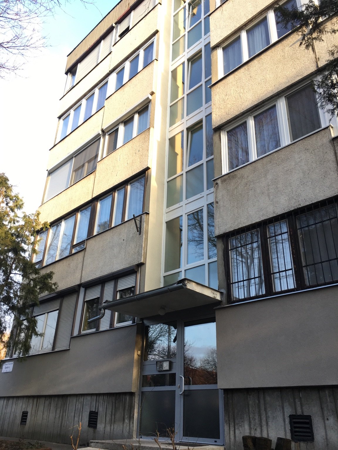 Lakótelep lépcsőház nyílászárók